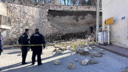 Niğde Kalesi’nin istinat duvarı çöktü