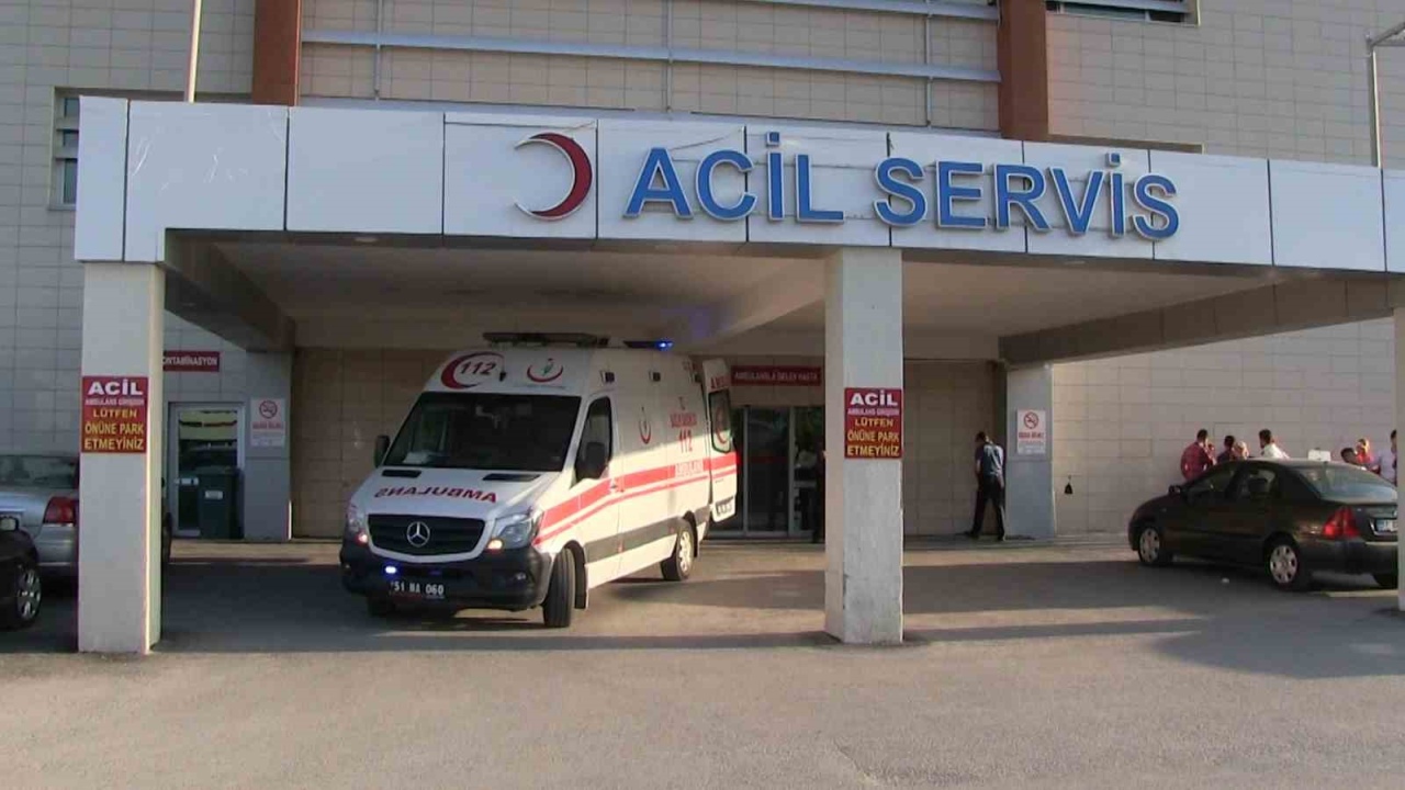 Aynı Aileden 11 Kişi Zehirlendi: “Ispanak Sandılar, Zehirli Bitki Çıktı”