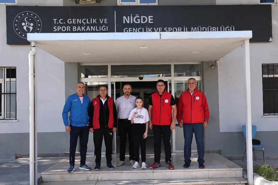 Niğde’nin Altın Eldiveni Ayşe Neva Battal’dan Anlamlı Ziyaret