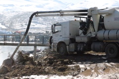 Niğde’nin çiftlik ilçesinde kaybolan 26 yaşındaki genci arama çalışmaları devam ediyor.