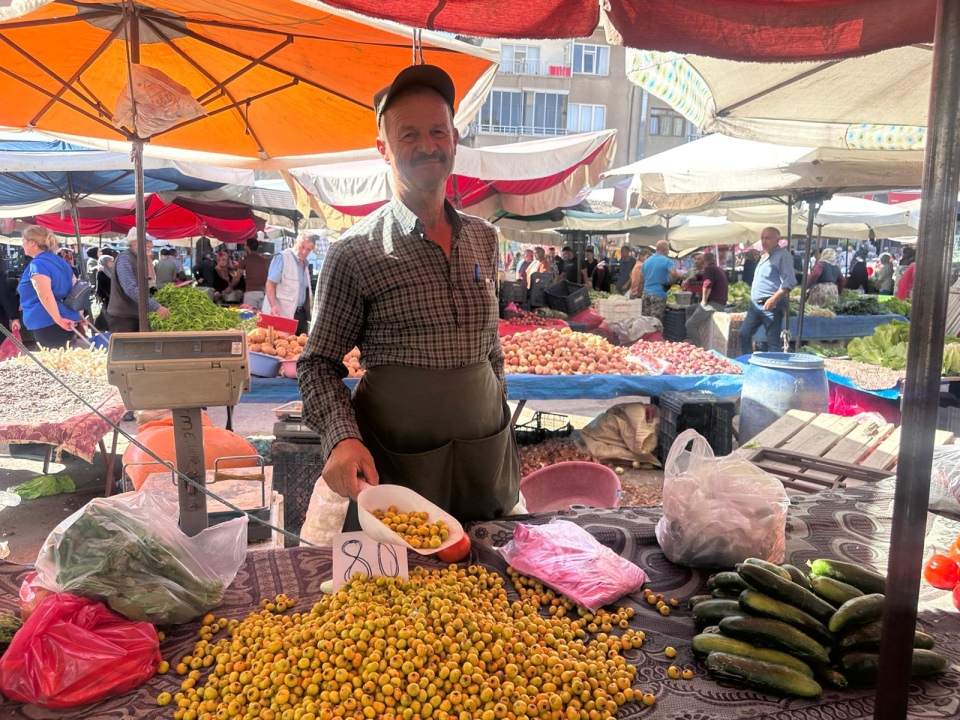 Niğde Perşembe Pazarı’nda alıç tezgahlarda yerini aldı