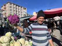 Niğde Perşembe Pazarı’nda Eşsiz Karnabahar İlgi Görüyor