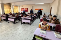 Niğde polisi çocuklarla kitap okuma etkinliğinde buluştu