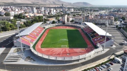 Niğde Stadyumu’nda açılış hazırlıkları sürüyor