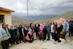 Niğde Valisi Cahit Çelik Çanakçı Köyü’nü ziyaret etti