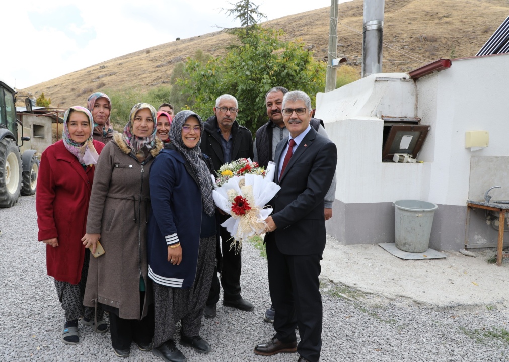 Niğde Valisi Cahit Çelik, Özyurt Köyü'nü ziyaret etti