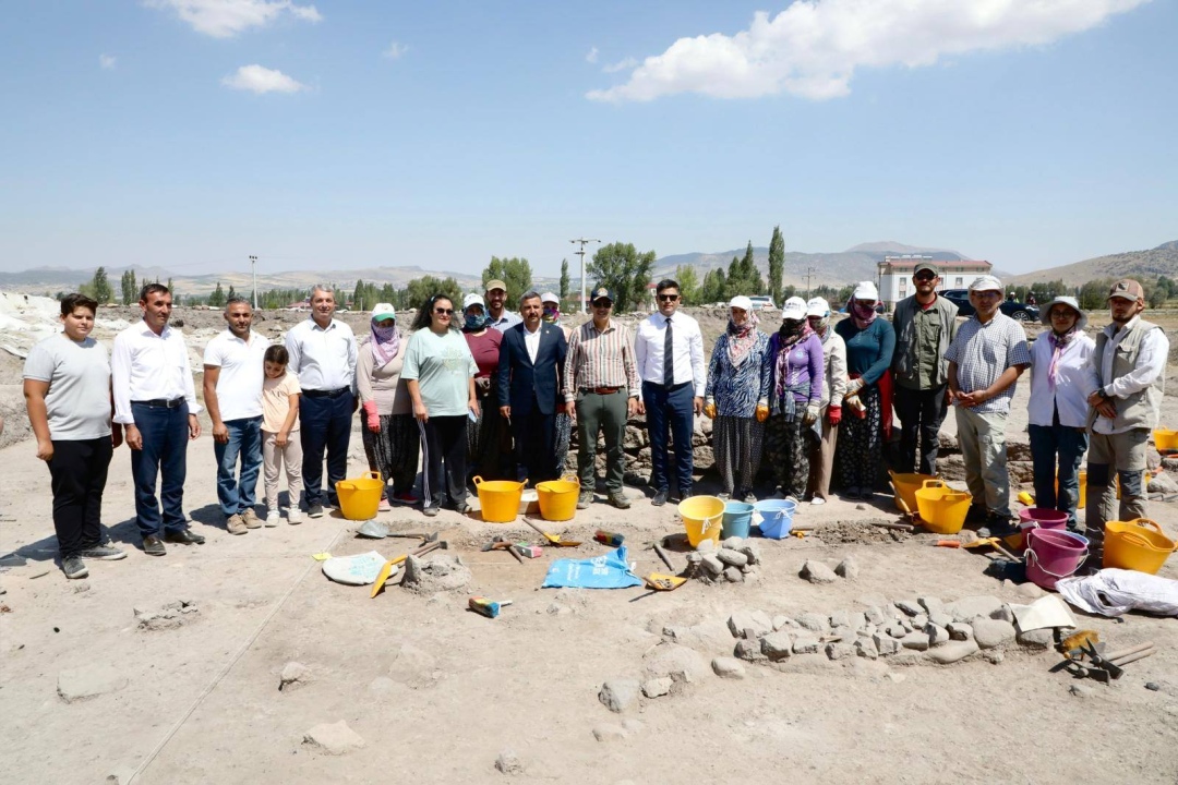 Niğde Valisi Çelik Arkeolojik Kazı Alanlarını Ziyaret Etti