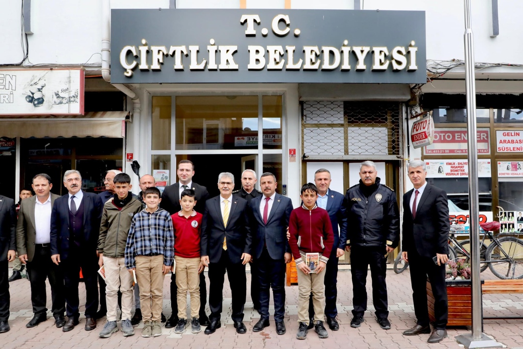 Niğde Valisi Çiftlik ve Bozköy’de İncelemelerde Bulundu