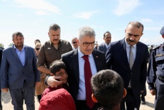 Niğde Valisi, mevsimlik tarım işçilerini ziyaret etti
