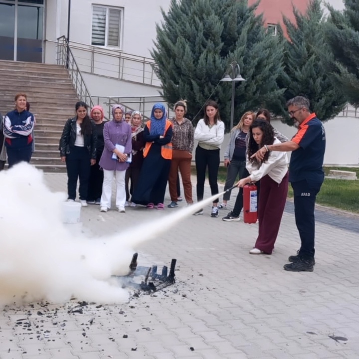 Niğde yurtlarında öğrencilere yangın ve afet farkındalık eğitimi