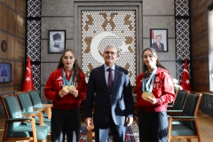 Niğdeli milli sporculardan Vali Çelik’e ziyaret