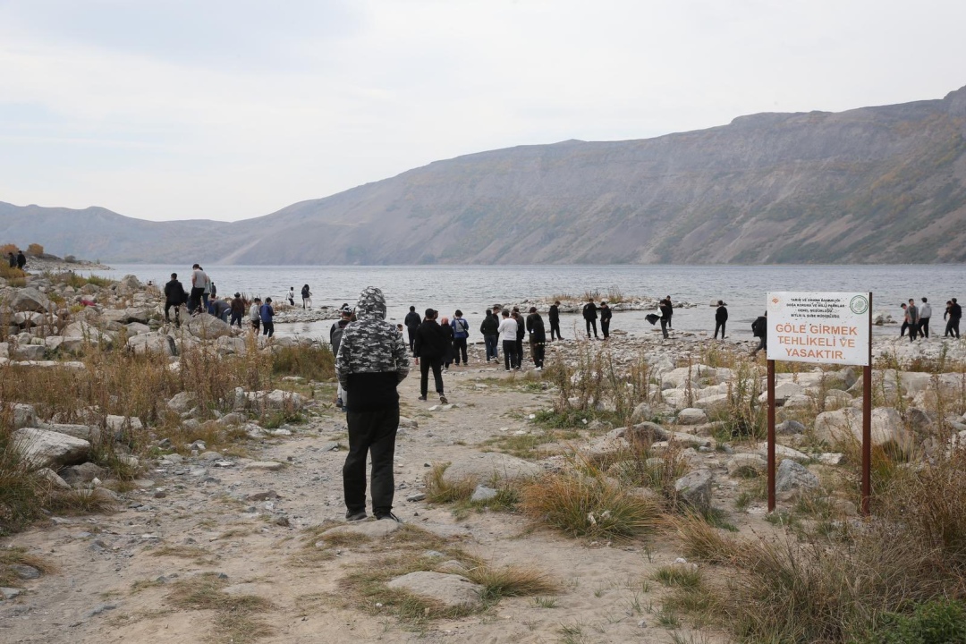 Niğdeli Öğrenciler Türkiye'nin En Büyük Krater Gölü'nü Ziyaret Etti