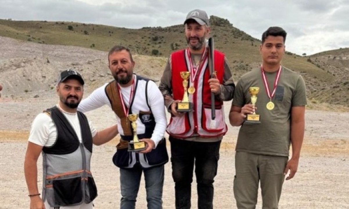 Niğdeli Serdar Altuntaş Hedefi 12’den Vurdu: Trap Yarışmasında İkinci Oldu