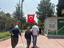 Niğdeliler Arife Günü’nde Derbent Mezarlığı’na akın etti