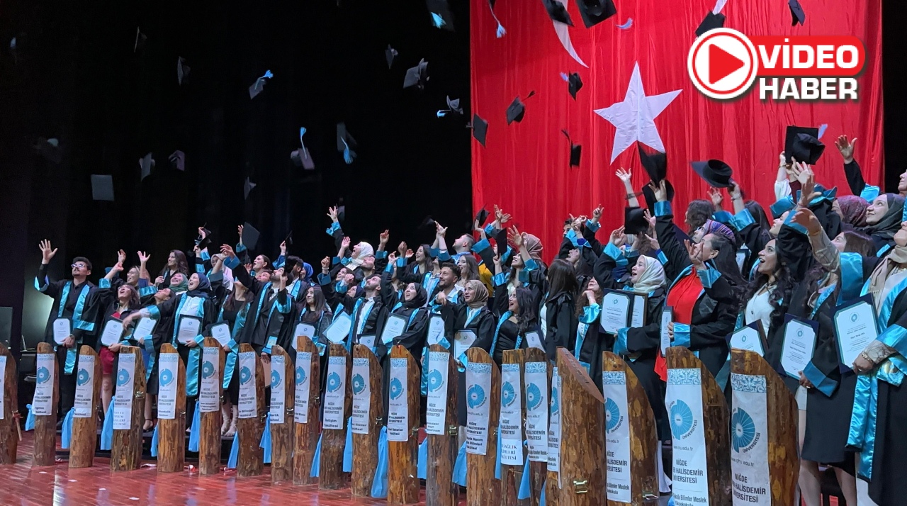 NÖHÜ’de mezuniyet sevinci