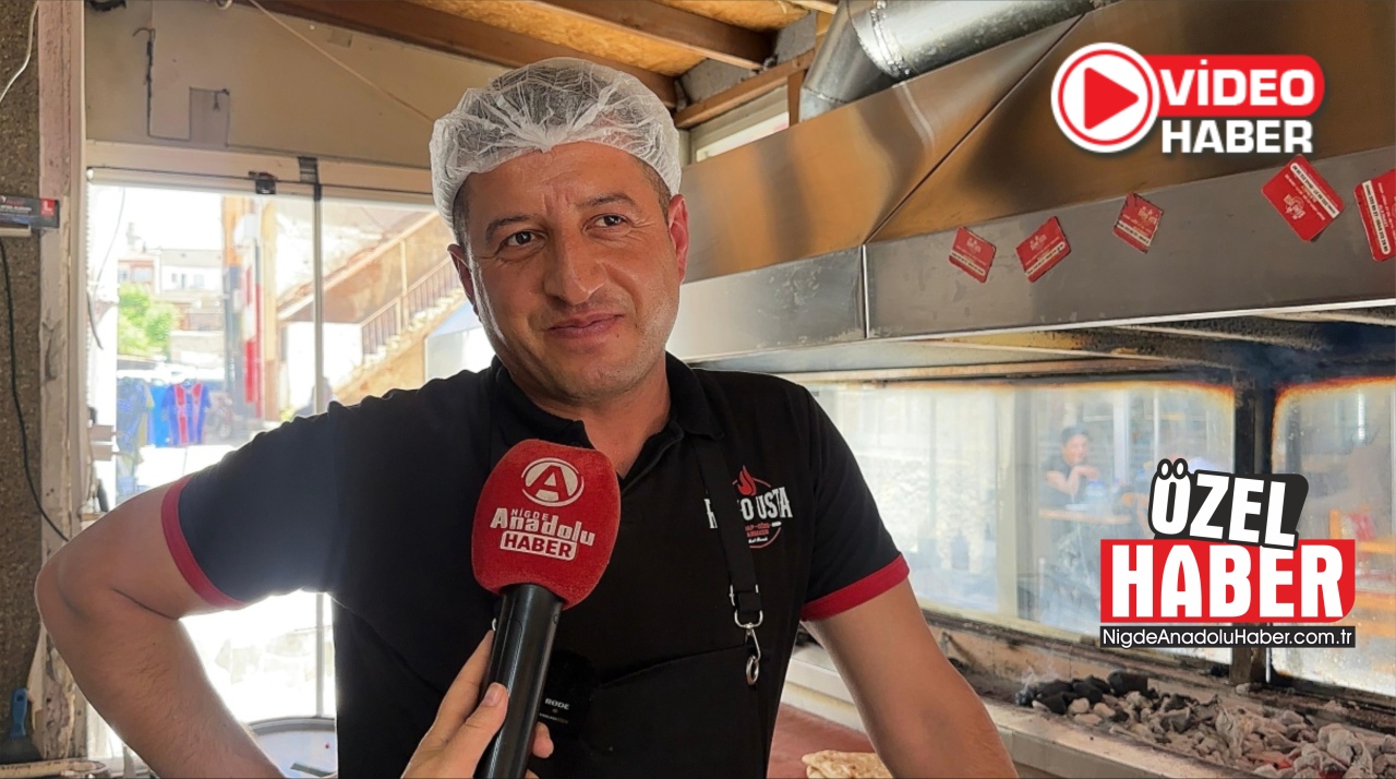 Ocakbaşı ustası Necat Erden sıcağa direniyor