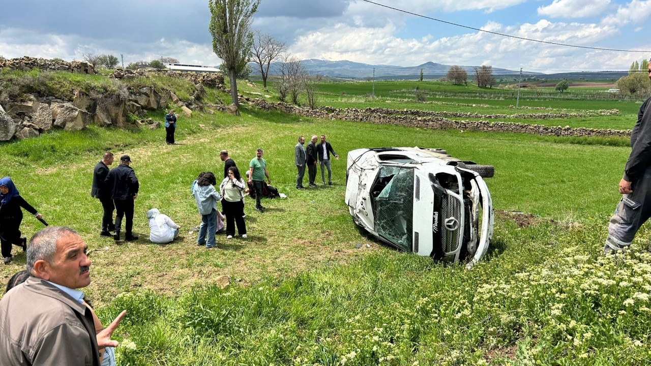Öğrenci servisi devrildi! Çok sayıda yaralı var