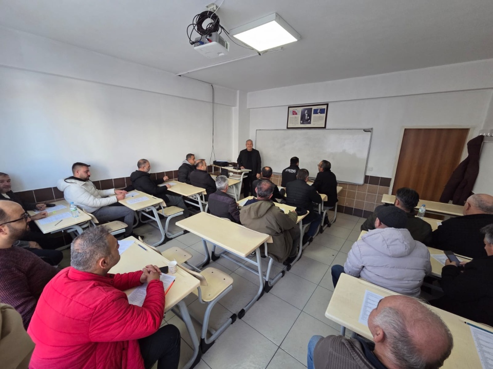 Okul servis sürücülerine yönelik eğitim veriliyor