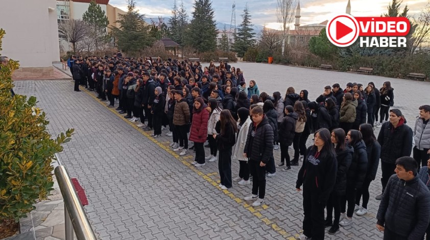 Okullar saygı duruşu ile başladı