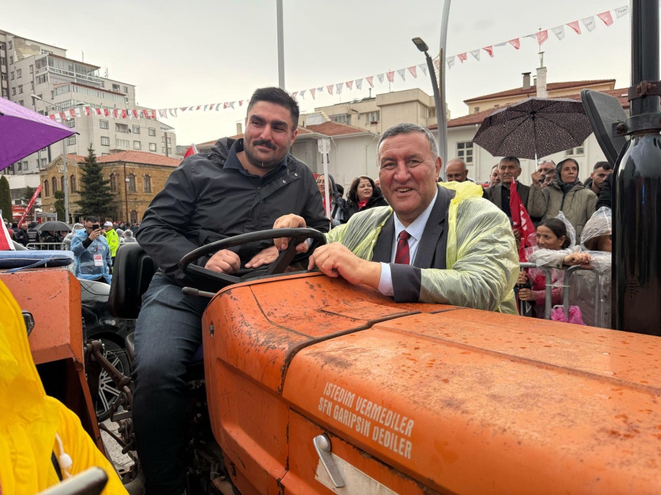 Ömer Fethi Gürer’den çiftçilere destek, ‘Bıçak kemiğe dayandı’