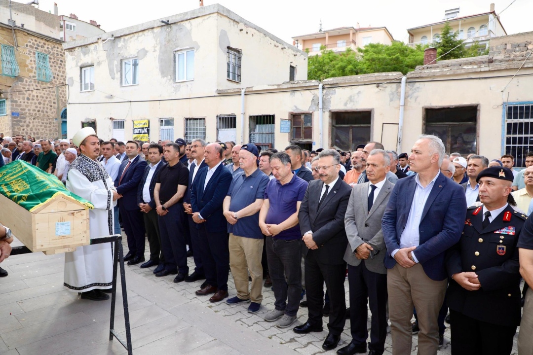 Orgeneral Güneykaya’nın babası Koyunlu Köyü’nde son yolculuğuna uğurlandı