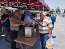 Otobüsçülerinden aşure ikramı