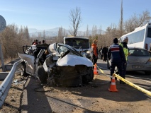 Otomobil ile midibüs çarpıştı! Çok sayıda yaralı var