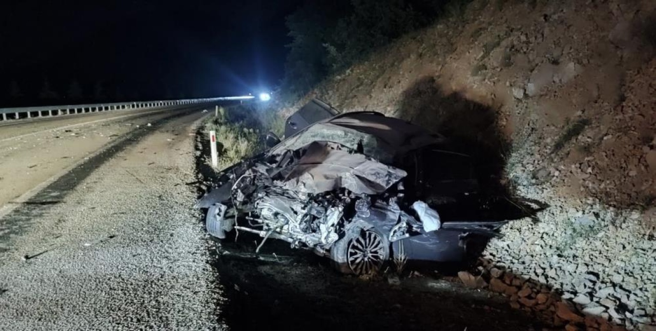 Otomobil ile yolcu otobüsü çarpıştı! Ölü ve yaralılar var!