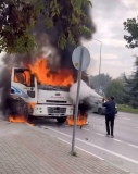 Otoyolda Alev Alev! Kamyon Seyir Halindeyken Yandı