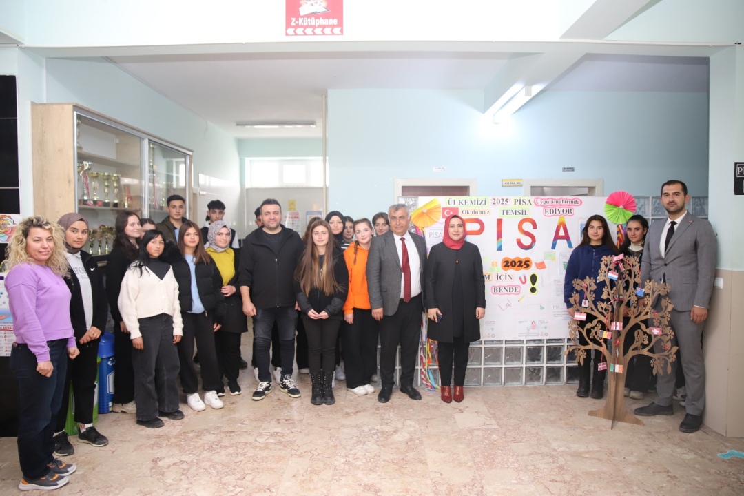 Özbek’ten, Çiftlik'te öğrenci ve öğretmenlerle bir araya geldi