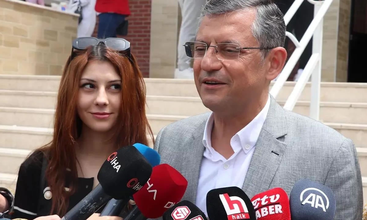 Özgür Özel'in kızı İpek Özel kimdir ve aslen nereli? İpek Özel evli mi?