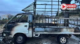 Park halindeki kamyonet yandı