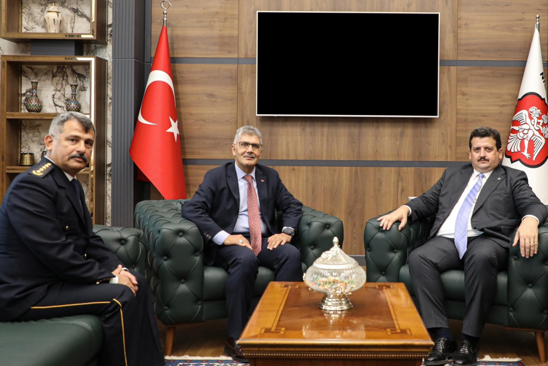 Polis Akademisi Başkanı ve Niğde Polis Meslek Eğitim Merkezi Müdürü, Vali Çelik’i Ziyaret Etti