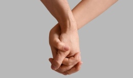 Ramazan'da El Ele Tutuşmak Oruca Engel Mi? Diyanet'in Açıklaması!