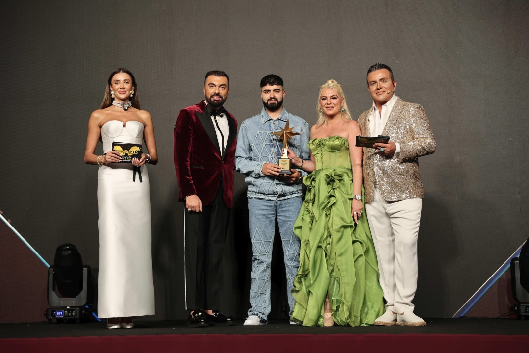 Rap Müziğin Yeni Sesi Apo2.1, İlk Ödülünü Coşkuyla Aldı!