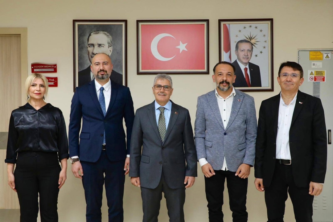 Sağlık çalışanlarına ve bağışçı ailesine teşekkür plaketi