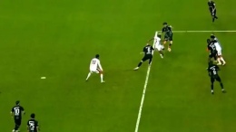 Savunma çizgisinde kafa karıştıran an: Kalecinin arkasındaki oyuncu ofsaytı bozar mı?