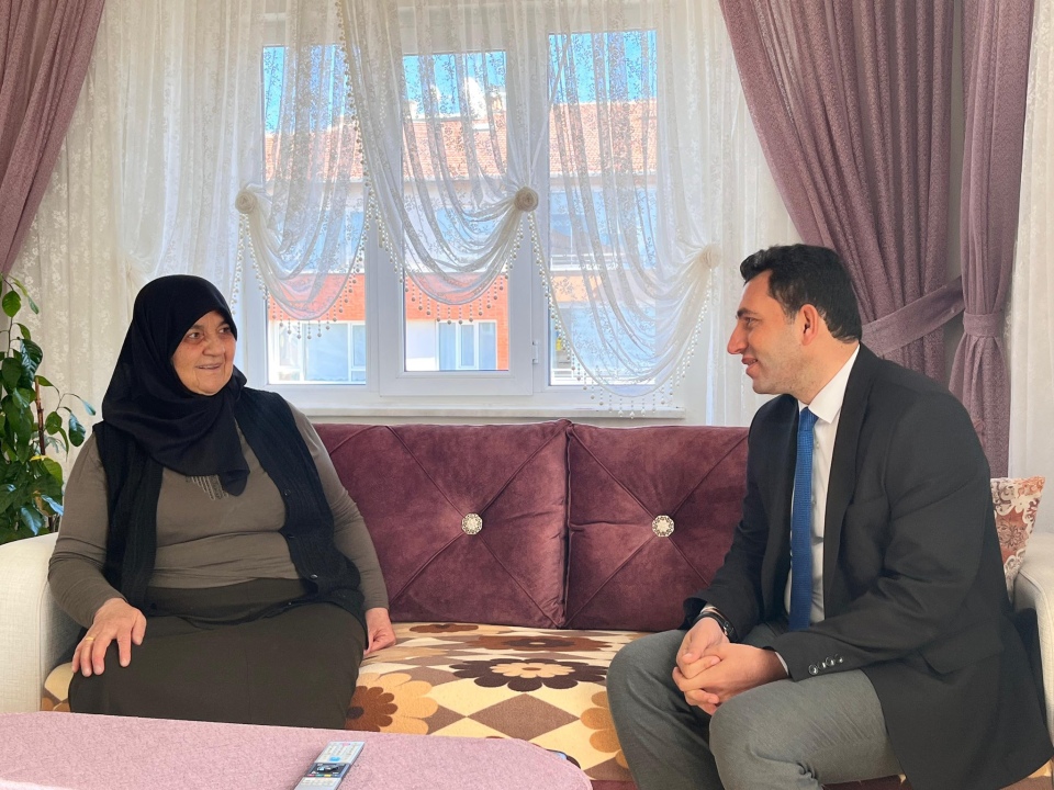 Şehit ailelerine anlamlı ziyaret