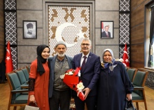 Şehit Hikmet Aslan’ın ailesinden Vali Cahit Çelik’e ziyaret