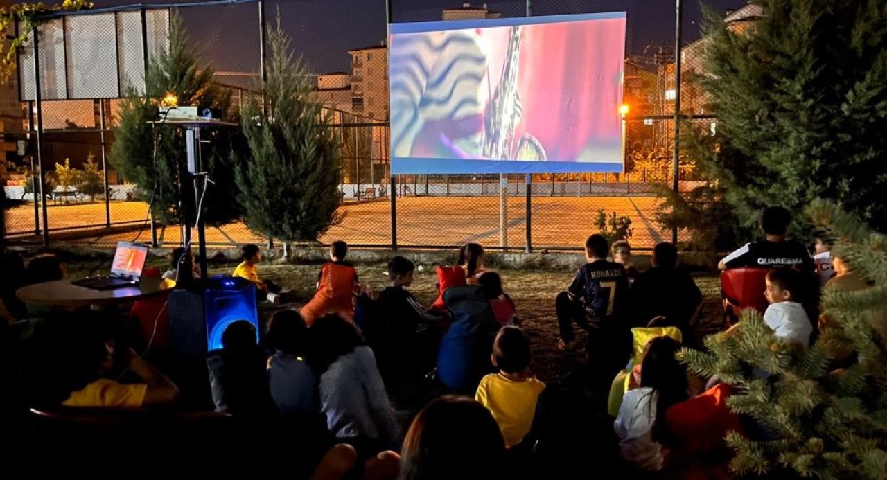 Şehit Ramazan Konuş Gençlik Merkezi’nde Açık Hava Sinema Keyfi