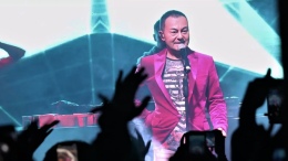 SERDAR ORTAÇ KAÇ KEZ EVLENDİ? Popçu Serdar Ortaç'ın Eski Eşi Kim?