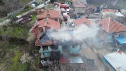 Soba yangını evi harabeye çevirdi