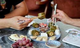 Sushi Kadayıf Lezzetiyle Fark Yarattı, Chopsticks ile Sunuluyor