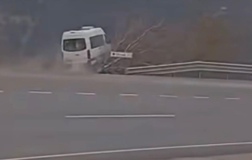 Tarım İşçilerini Taşıyan Minibüs Şarampole Uçtu: 1 ölü