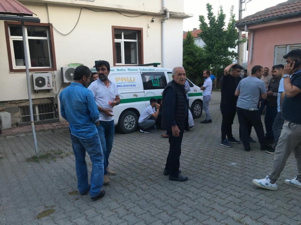 Tartışma Kanlı Bitti: Genç Çocuk Babasını Vurdu, Annesini Yaraladı