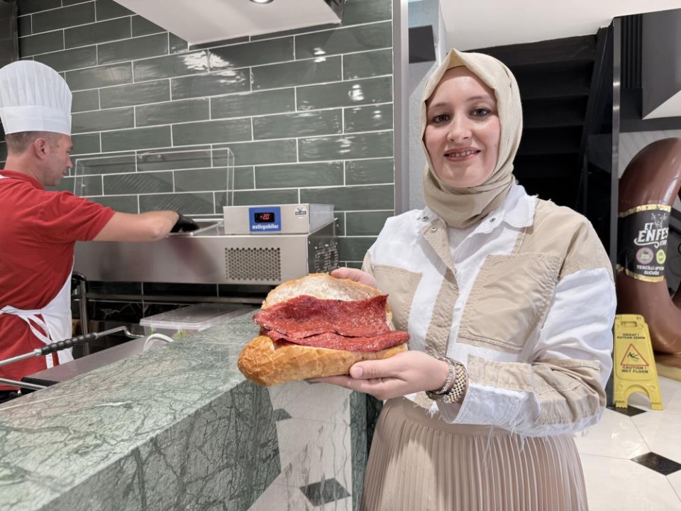 Tatilcilerin Vazgeçilmezi: Sucuk Döner