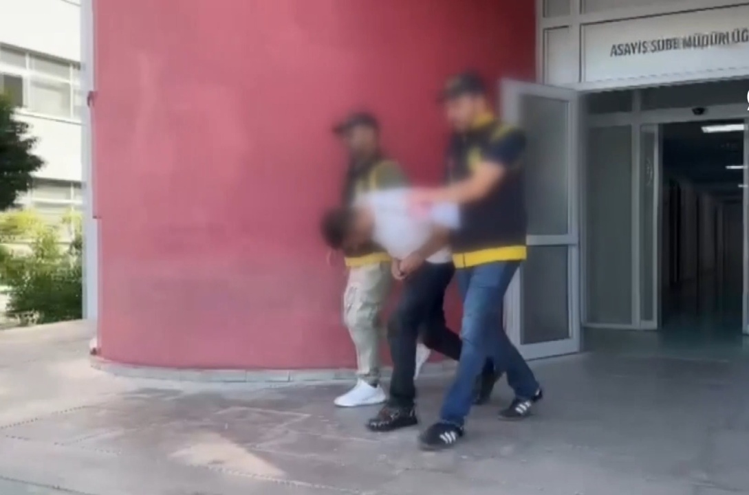 Tavan Arasında Fuhuş Baskını