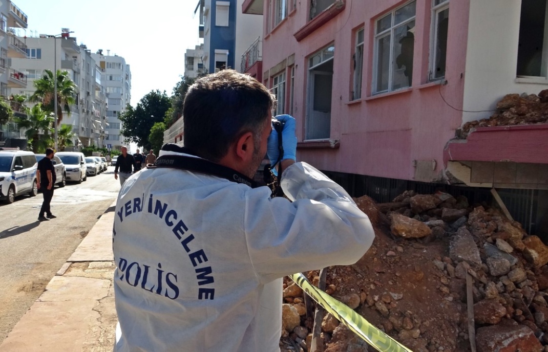 Terk Edilmiş Binada Çıkan Yangında Kimliği Belirsiz Bir Kişi Ölü Bulundu