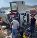 Tır Devrildi, Sürücü Araçta Sıkıştı!