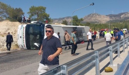 Tırın Freni Patladı, Otobüs Devrildi: 3 Ölü